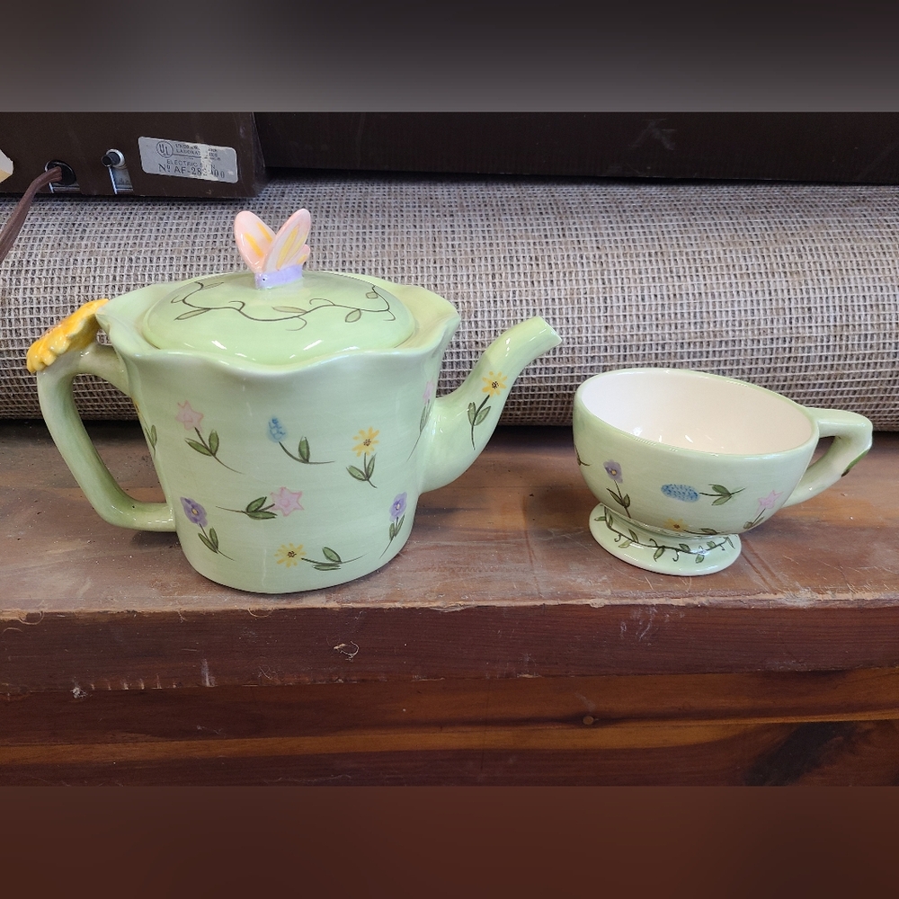 Russ Berrie and Co. Spring Teapot and Teacup Set